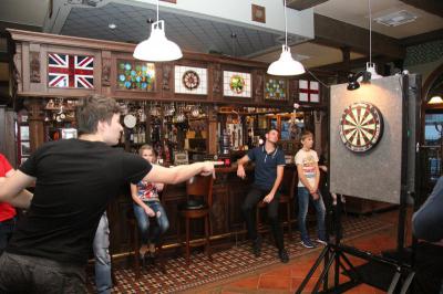 Более двух десятков рязанцев сыграли в дартс по-английски